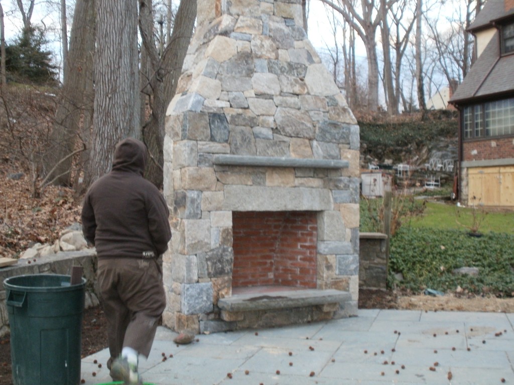 Outdoor-fireplace-slate-deck-Broadbent-Construction-client