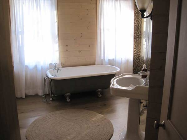 victorian tub